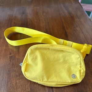 Lululemon Everywhere Athletica Utility Yellow Pouch Beltbag